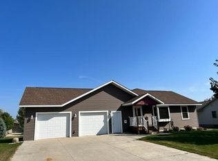 412 8th St SW, Wadena, MN 56482