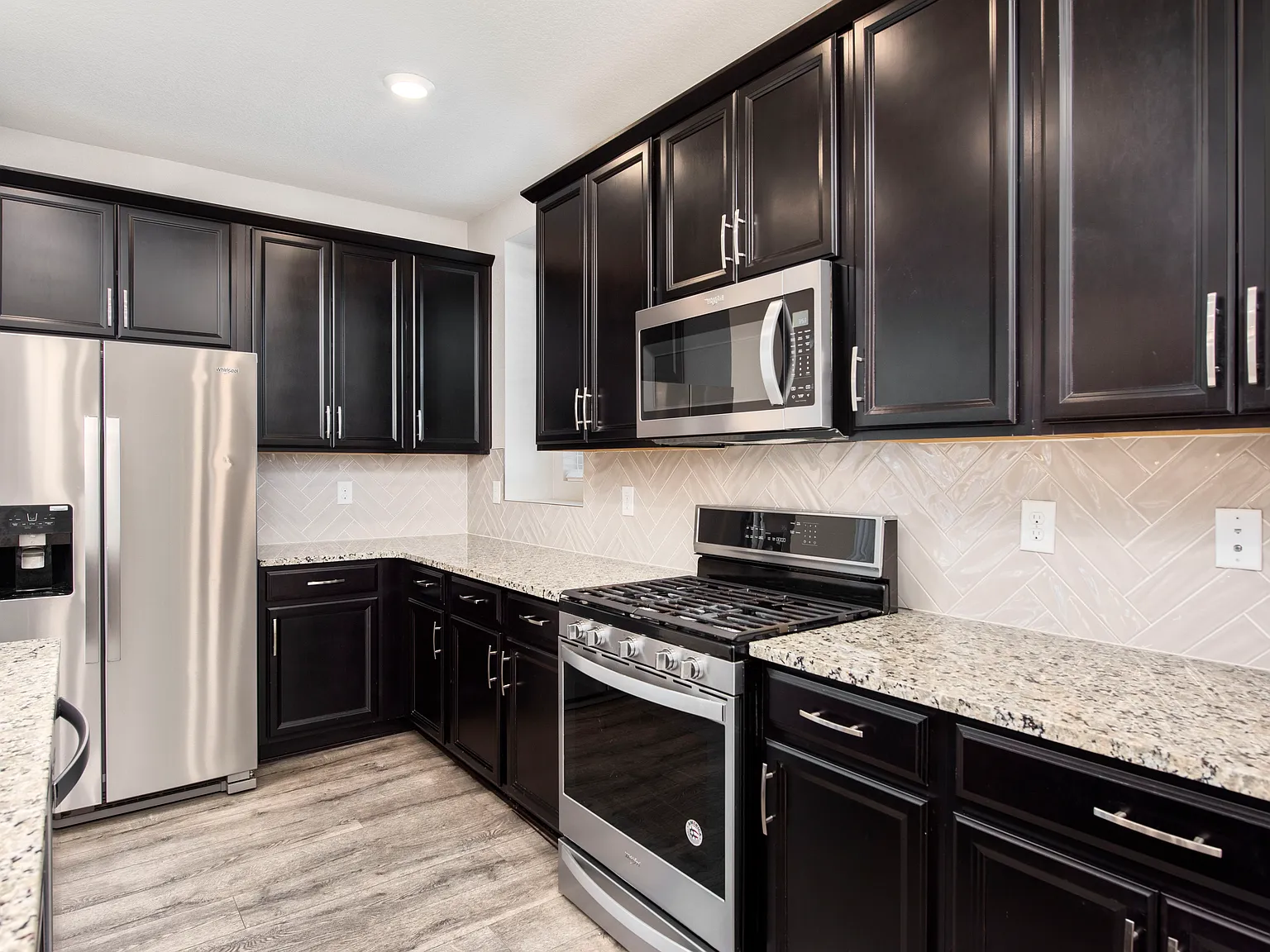 3 bed, 2417 sqft, $2,950 — Photo 3