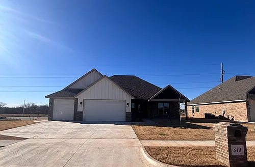 810 Manzano Dr Photo 1