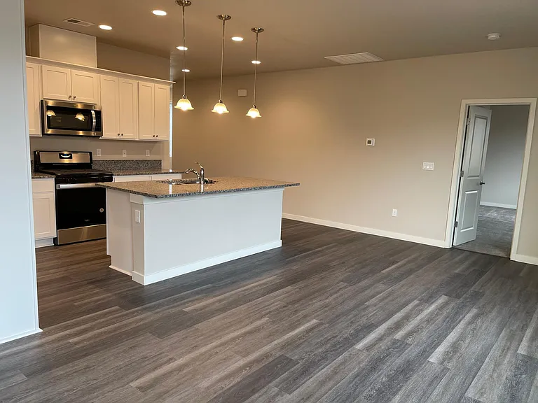 573.5 Country Hollow Dr — Photo 5