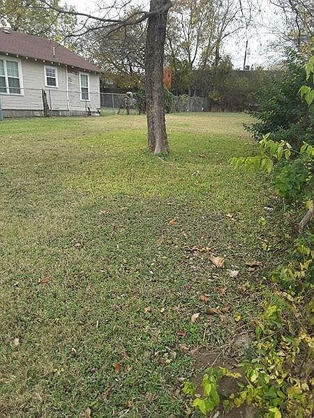 2nd image of 4218 Carl St