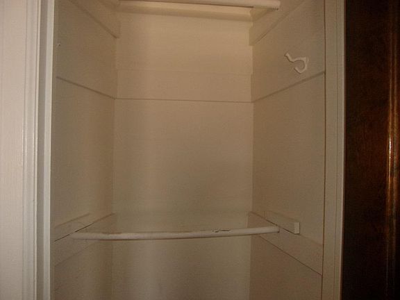 4th image of 209-40 41ave