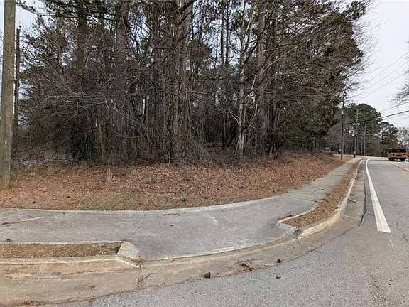 2nd image of 5305 Sycamore Rd #306