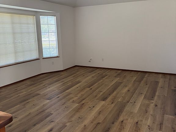 3rd image of 2982 Aspen St