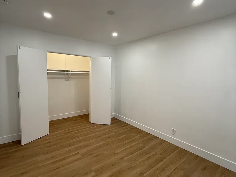 14254 Burbank Blvd #8 — Photo 12