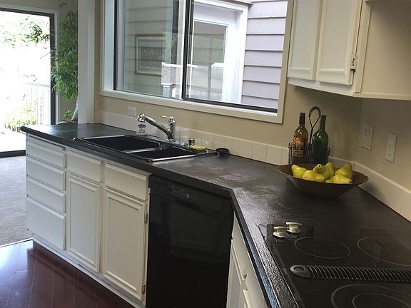4th image of 15000 Village Green Dr
