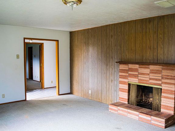 5th image of 920 S Crestline Dr