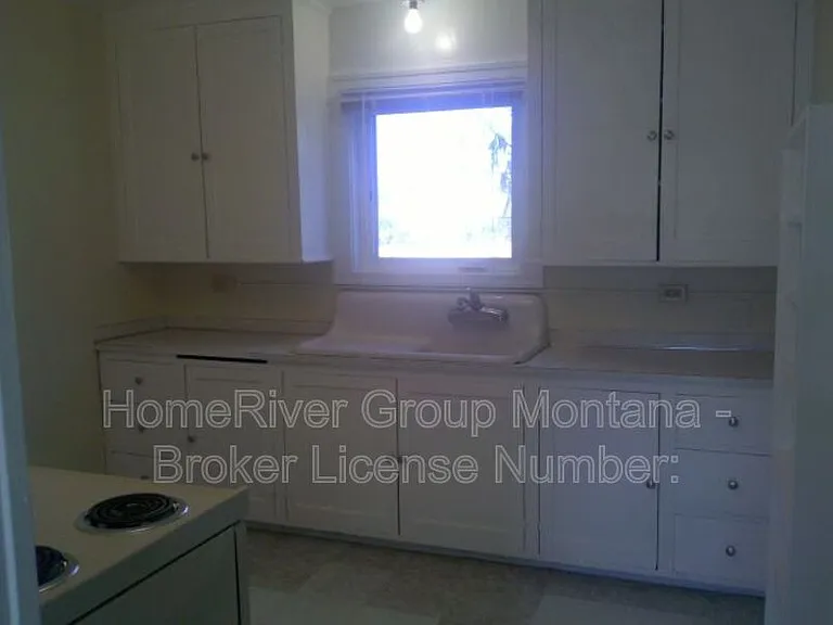110 South Ave E — Photo 6