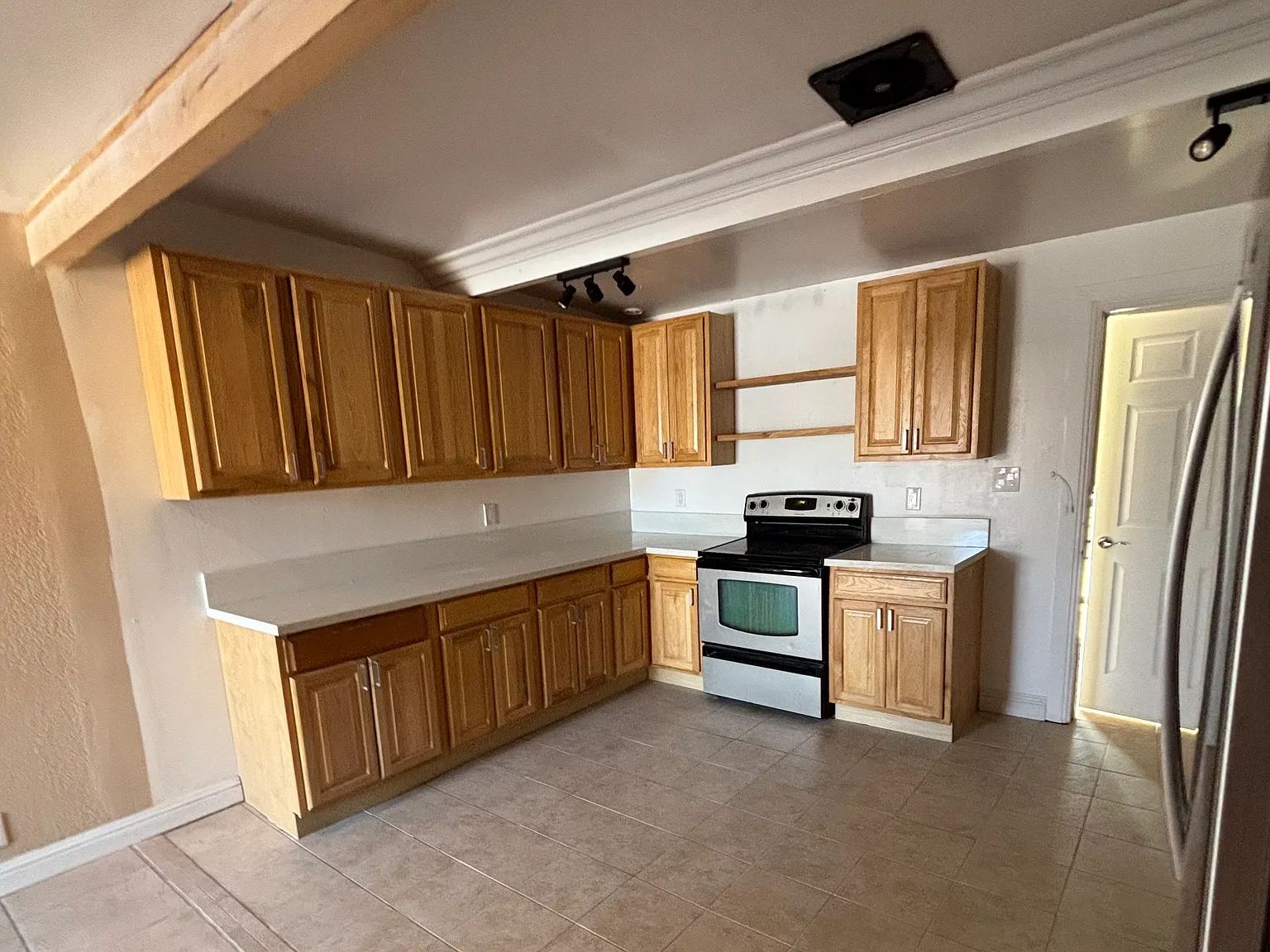 5 bed, 1034 sqft, $1,780 — Photo 2