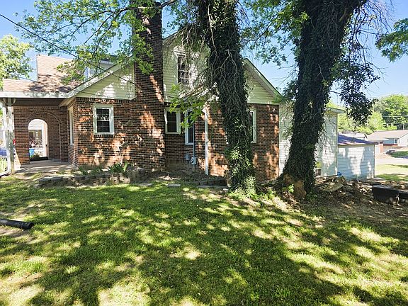 5th image of 122 W Lake St