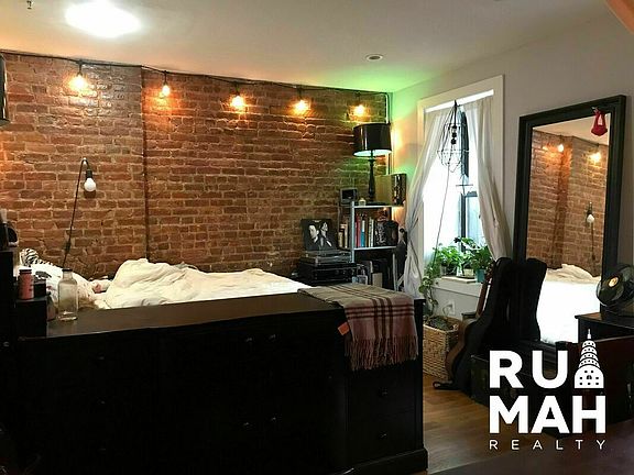3rd image of 246 Jefferson Ave #11