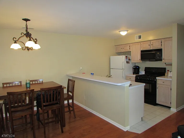 8 Genoble Rd — Photo 6