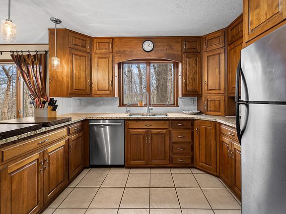 5th image of 501 Lapin Ln
