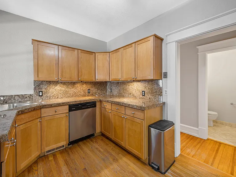 1367 N Marion St — Photo 17