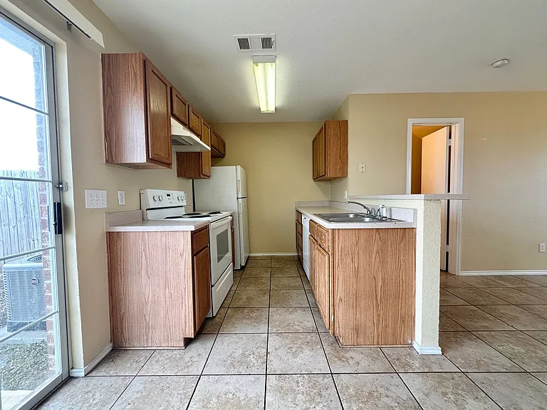 5910 Greengate — Photo 25
