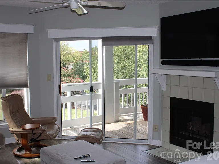 17919 Kings Point Dr #E — Photo 9