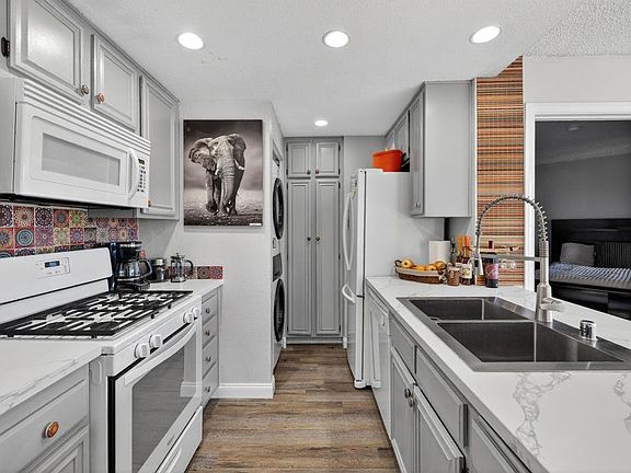 3rd image of 3037 Chipwood Ct