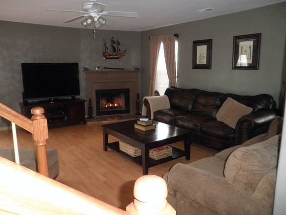 5th image of 215 Rockwood Pl