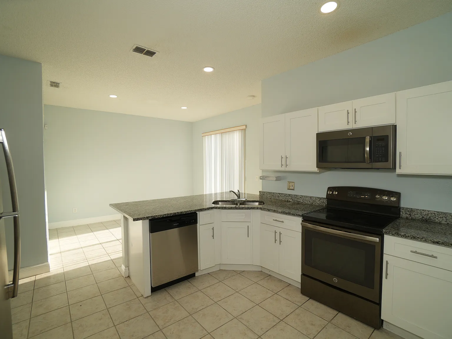 3 bed, 1554 sqft, $2,000 — Photo 4