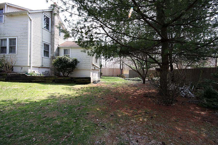 2nd image of 1072 Route 521
