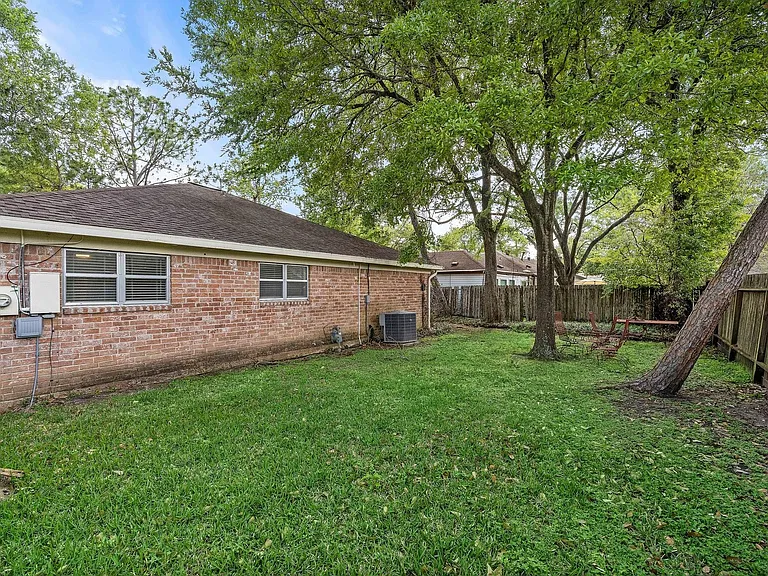 12110 Nova Dr — Photo 24