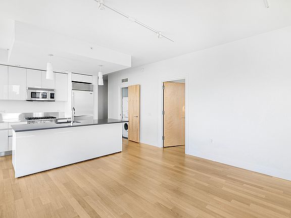 3rd image of 554 W 54th St #23B
