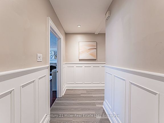 2nd image of 889 Avenue Rd Floor 1