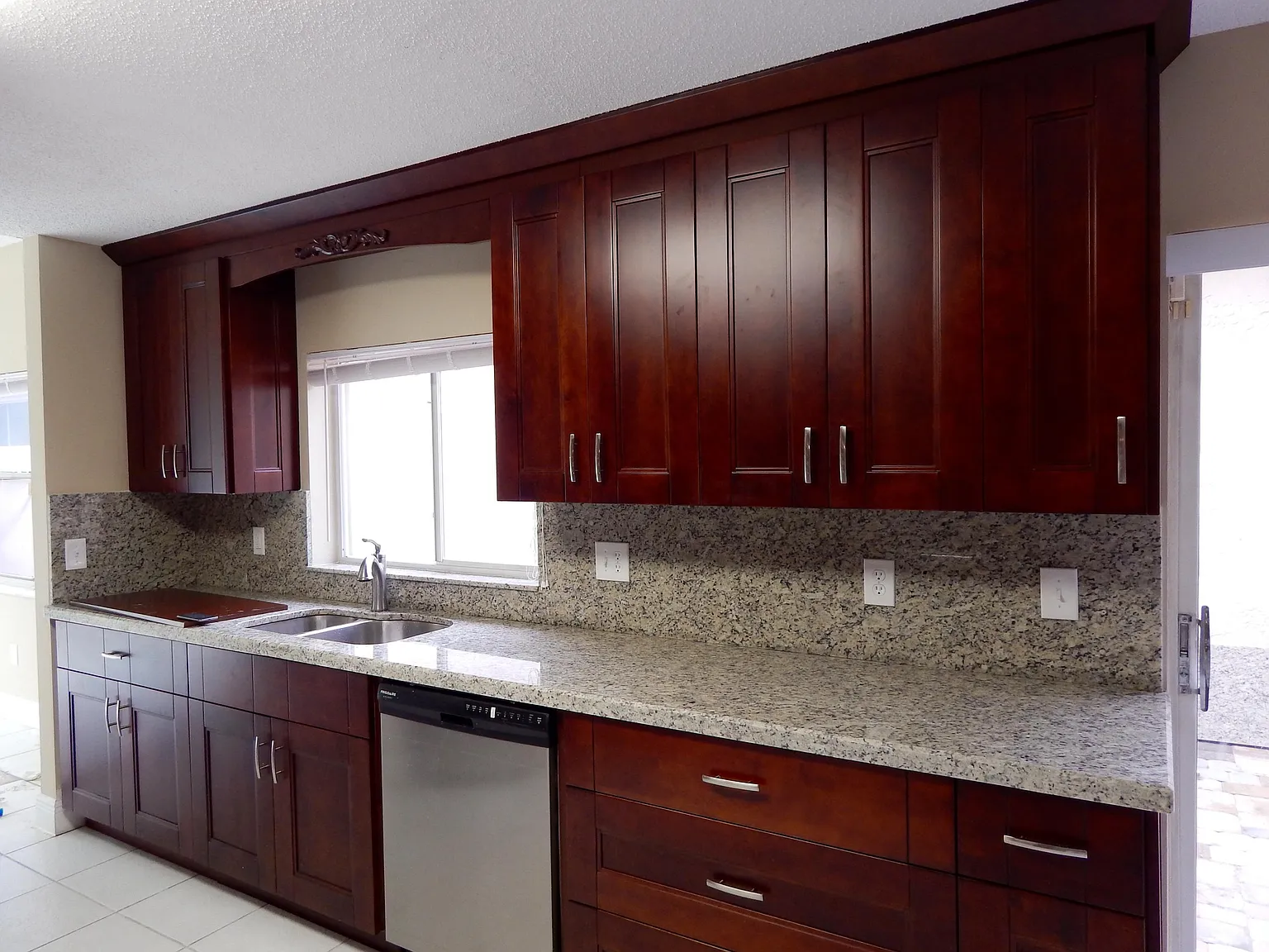5 bed, 3.0 bath, 2395 sqft, $5,500 — Photo 4