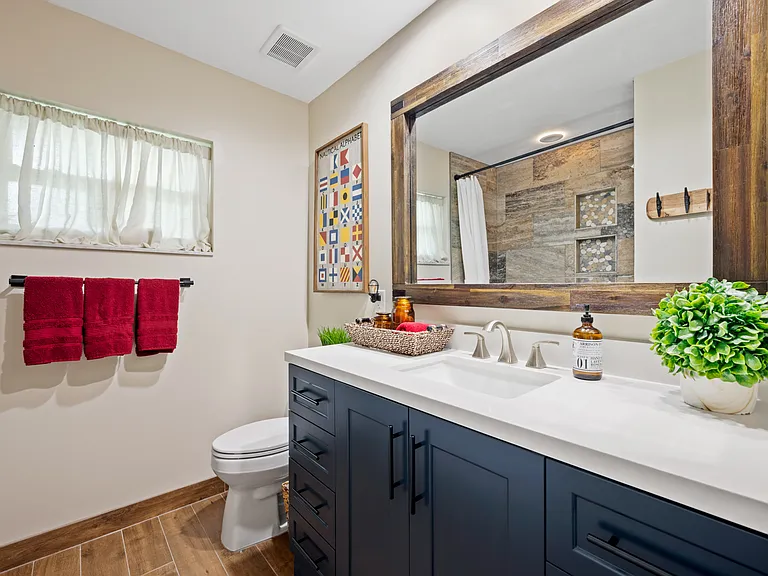 1090 Fairview Ln — Photo 9