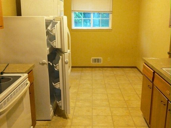 3rd image of 3318 S Oxford Ave APT B