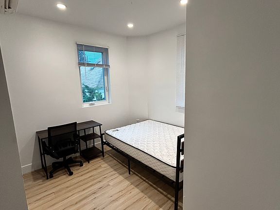 4th image of 1334 W 22nd St #2
