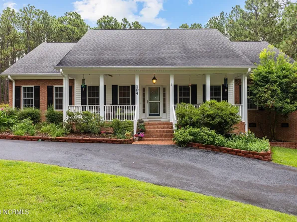 104 Mccracken Drive, West End, NC 27376