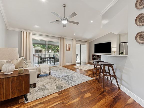 5th image of 5560 Coach House Cir #C