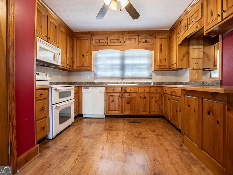 126 N Johnson St — Photo 29