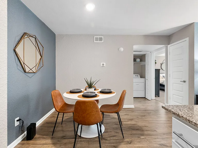 1520 Enclave Pkwy — Photo 16