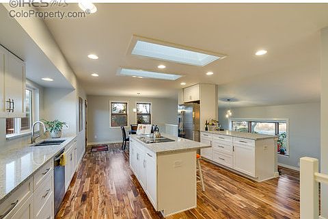 5th image of 105 Jackson Cir
