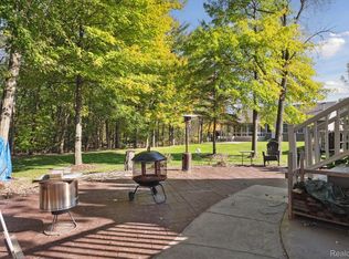 38450 Warren Rd, Westland, MI 48185