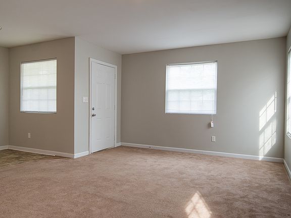 4th image of 3212 Woodstock Dr