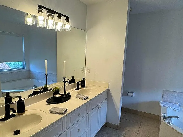 13519 Fountain View Blvd — Photo 9