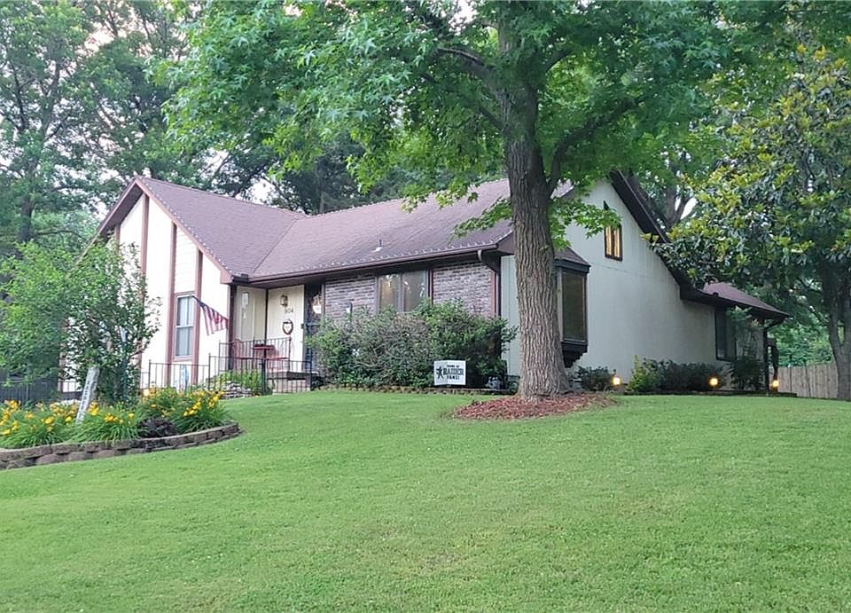 804 Village Dr, Pittsburg, KS 66762 Zillow