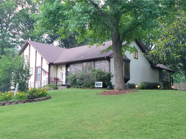 804 Village Dr, Pittsburg, KS 66762