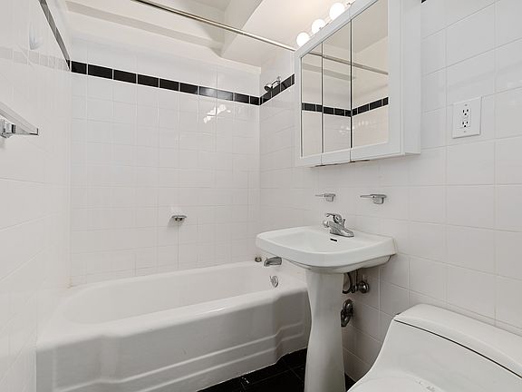 5th image of 300 E 46th St APT 2C