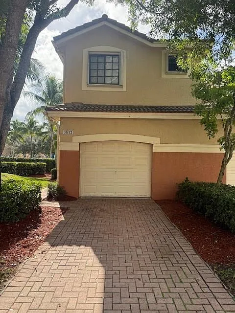 3872 Tree Top Dr