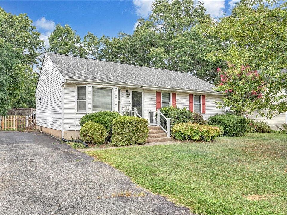 1st image of 625 Duxbury Ln