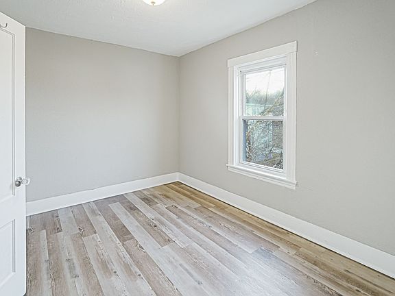 2nd image of 37-39 School St Unit 3R
