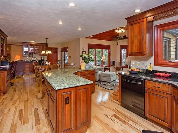 3rd image of 311 Satinwood Ln