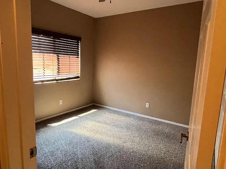 526 E Bartlett Way — Photo 8