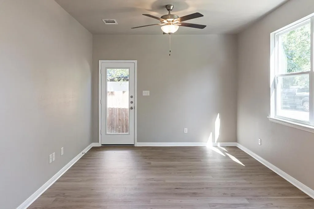 109 N Banks St — Photo 2