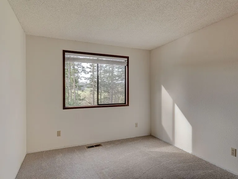 1601 McKinnon Dr — Photo 19