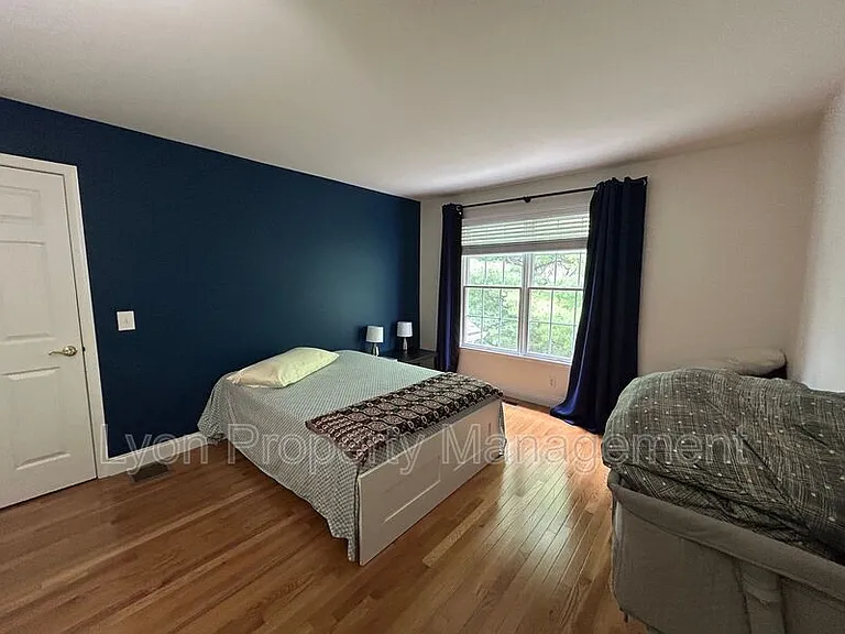 240 Sanctuary Dr — Photo 22